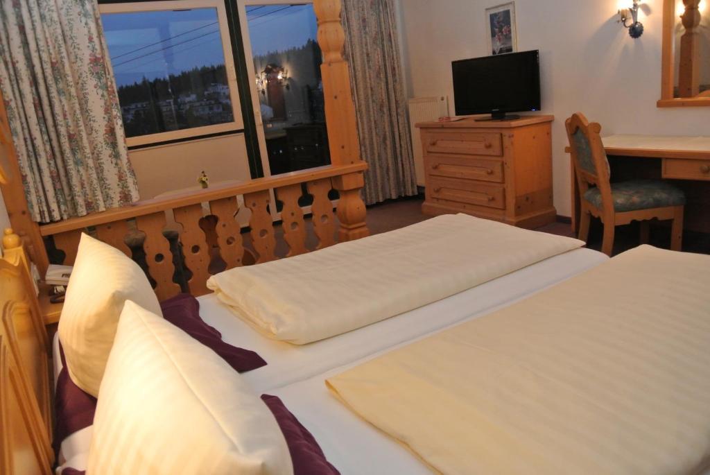Hotel Gruberhof Innsbruck Igls B&B Rum bild